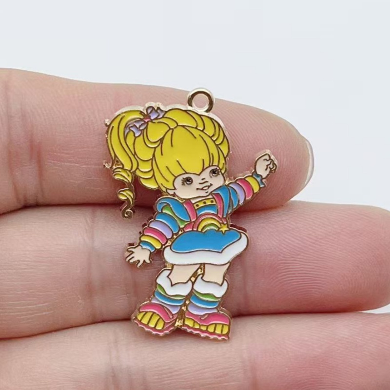 10pcs 귀여운 어린 소녀 에나멜 금속 보석 딸기 무 - Jewelry Making Pendants 리뷰 및 가격